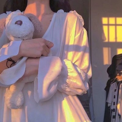 挥著翅膀的女孩
